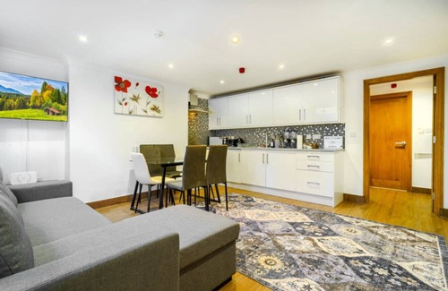 Finsbury Apartment | Zen 2BR Oasis | Walk to Tube!