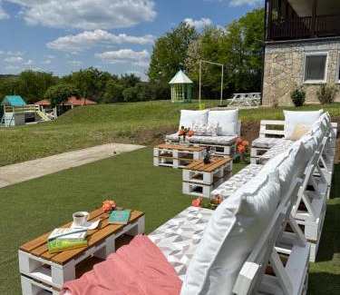 Mladenovac Villa | Zen Cherry House- Vikendica na dan sa bazenom1,5ha izmedju Avale i Kosmaja