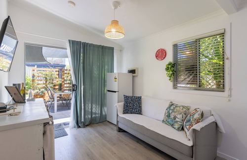 Boondall House | Zen Garden - 2 Bedroom Tiny Home (Free Parking)
