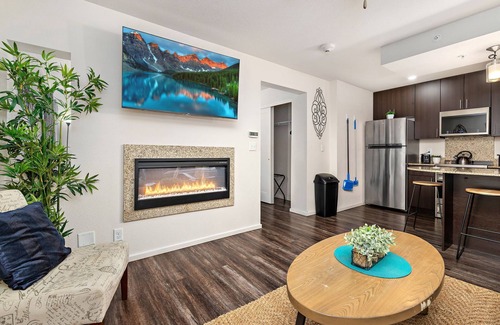 Prairie Village Apartment | Zen House 1 Bed 1Bath Free Wi-Fi Free Parking Spot Comfortable Stay w/Workspace