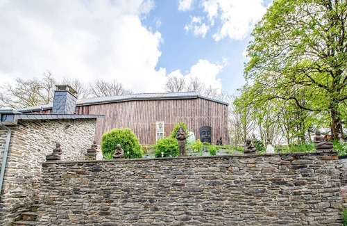 Orchimont House | Zen-inspired Holiday Home in Orchimont with Jacuzzi