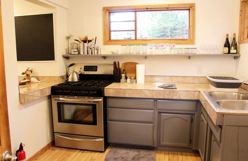 Talent Apartment | Zen Loft with gorgeous views close to Ashland and Medford