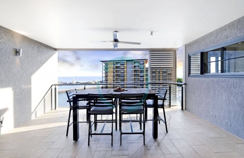 Darwin City Centre Apartment | Zen Oceania : Moon Dunes ~ Gulf View ~ BBQ ~ Pool