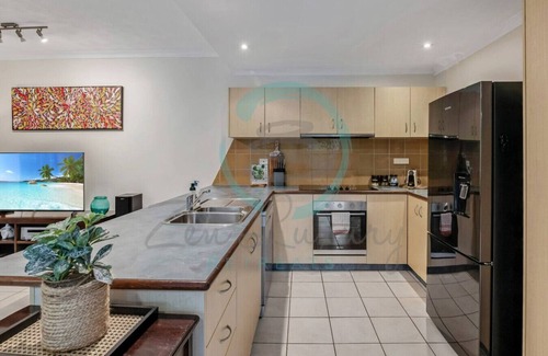 Fannie Bay House | Zen Serene Seascape: Family Pool ~ BBQ ~ Markets