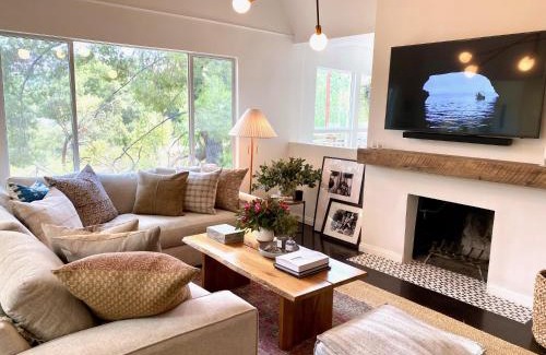 Woodland Hills House | Zen Treehouse Retreat-Great Views & Peaceful Decks