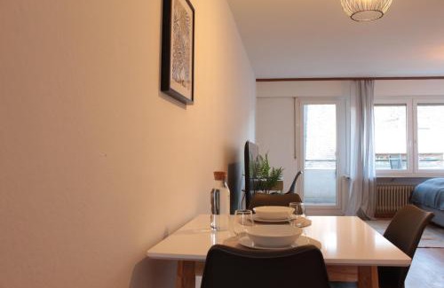 Holzgerlingen Apartment | Zentral. Stylisch. Balkon & Parkplatz. Netflix
