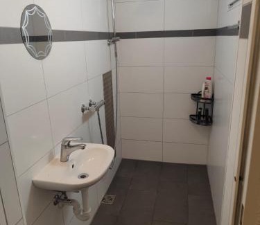 Biberist House | Zentrales 4 Bett Apartment perfekt für Gruppen und Familien