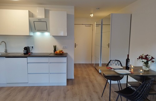 Dachau District Apartment | Zentrales, Helles und neu Möbliertes Apartment Nähe S-bahn