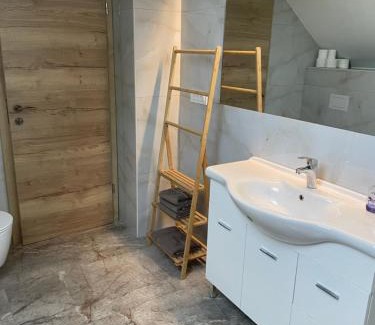 Zagorje ob Savi Apartment | Zerko Holiday Apartment Janko in a house with an outdoor jacuzzi for FREE