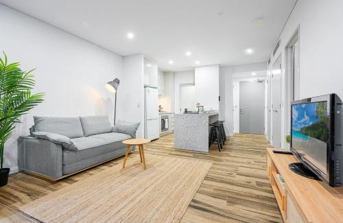 Zetland Apartment | Zetland near Shops & Train with Gym&Pool for 6ppl