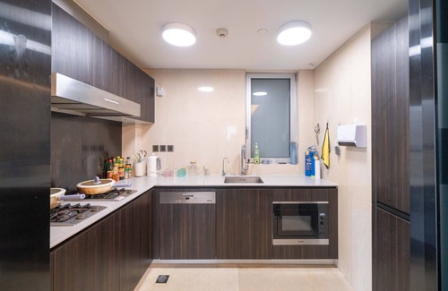 Downtown Shanghai Apartment | ZHome-Luxury Three bedroom Suite