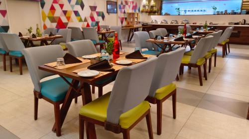 Kukatpally Housing Board Colony Hotel | ZIBE Luxe Hyderabad by GRT Hotels