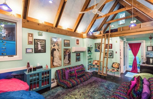 Zilker House | Zilker's Peaceful Haven-Fun, Funky, and Colorful