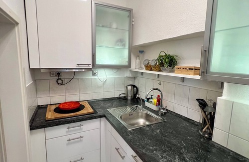 Altstadt - Sankt Lorenz Apartment | Zimmer Direkt in Nürnberg Innenstadt Weißer Turm in Kosmetikstudio