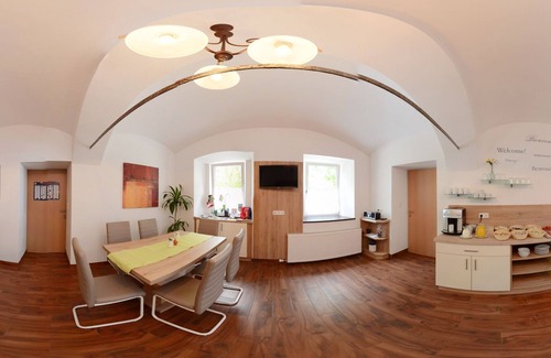 Pausendorf House | Zimmer Ferienwohnung Yassi