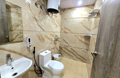 Agra House | Zipcode Stay : Deluxe King Roomn