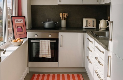 Cricklewood House | Zozy Clitterhouse