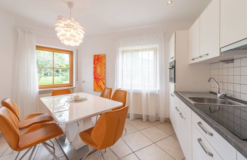 Tramin Apartment | "Zwerger Parterre" vacation apartment with garden terrace, pool and large sunbathing lawn