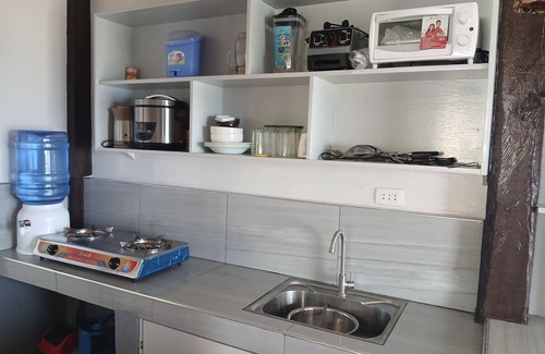 San Isidro House | Zyrine Homestay - Seawall Side