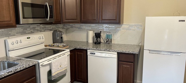 Adorable fully remodeled Suite with Kitchen and office area