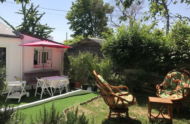 À 10 min à Pied de la Plage, Charmante Maison Avec Jardin Arboré
