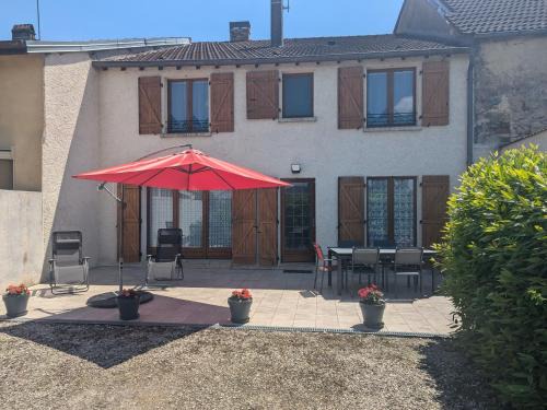 Évasion champêtre : Maison spacieuse avec terrasse, proche sites historiques et thermes - FR-1-611-2