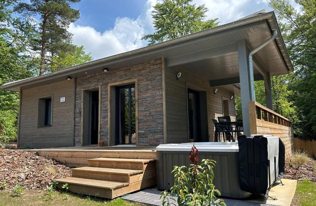 Évasion luxueuse avec spa privatif, golf et activités pour tous au Chambon-sur-Lignon - FR-1-582-369