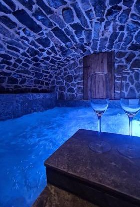 Ô Nuit Claire, superbe longère avec spa.
