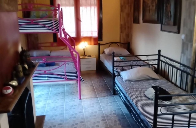 ΕΞΟΧΙΚΗ ΚΑΤΟΙΚΙΑ ΜΕ ΚΗΠΟ ΚΑΙ ΑΥΛΗ ΠΟΥ ΣΥΝΔΥΑΖΕΙ ΒΟΥΝΟ ΜΕ ΘΑΛΛΑΣΑ