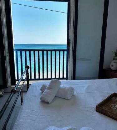 Μεζονέτα - Παραλία Αγία Φωτεινή