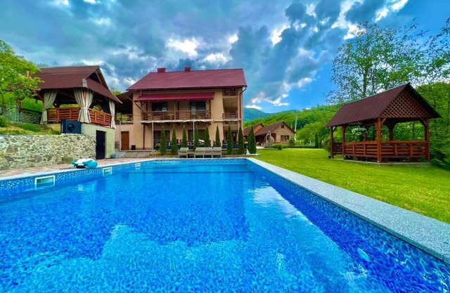 Купецький Двір