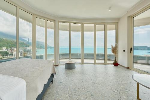 Панорамная квартира на первой линии моря Skyline Resort, Becici, Budva