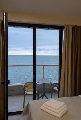 Роскошные апартаменты с видом на море в Цихисдзири на берегу лучшего пляжа Грузии