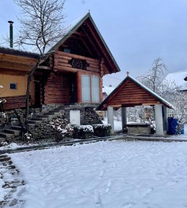 Садиба BETWEEN MOUNTAINS