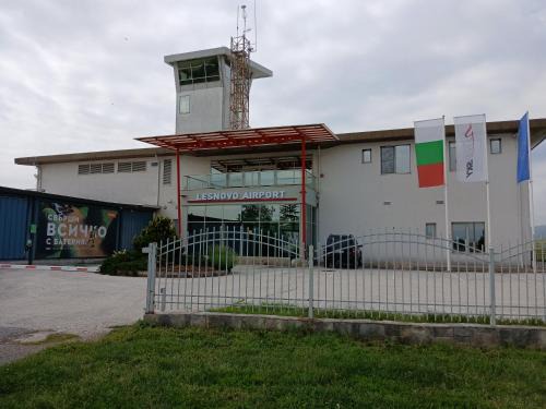 Хотел Летище Лесново