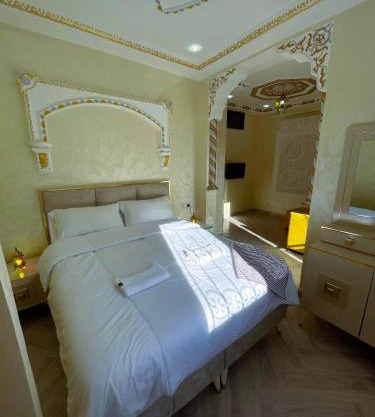 شقه معاصره ب لمسة مغربيه في فاس