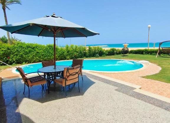 فيلا أول صف على البحر مارينا الساحل الشمالي العلمين