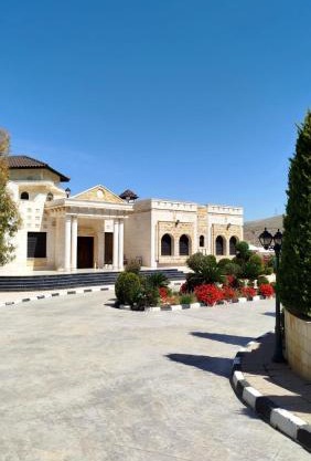 منتجع وفيلا تل الرمان