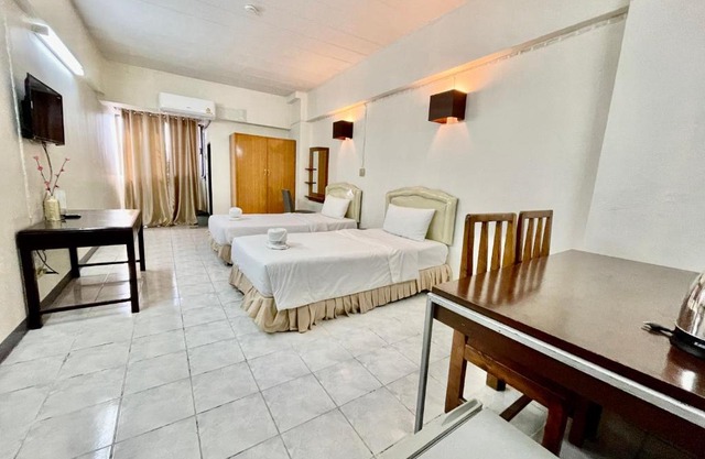 โรงแรมวินบางนา Win Bangna Hotel