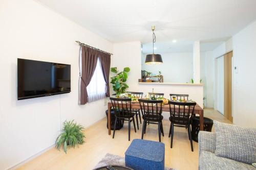 シンプルでおしゃれなインテリアが光る4LDKの一軒家まるまる貸し切り!最大12名まで宿泊可能!