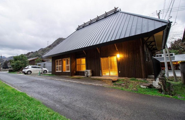 予約制薪割りBBQ可能! 青の洞門から車で15分 l 四季折々の自然が楽しめる農泊古民家 鍋屋
