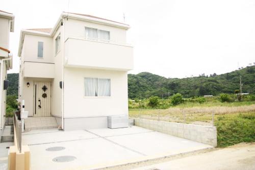 海まで徒歩3分の星降るやんばるテラスは1棟貸で古宇利島まで車で10分