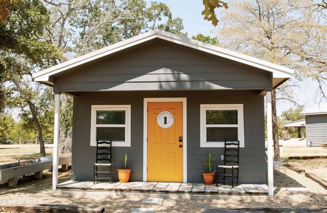 01 Lonestar - Carmine Cottage with a Country View
