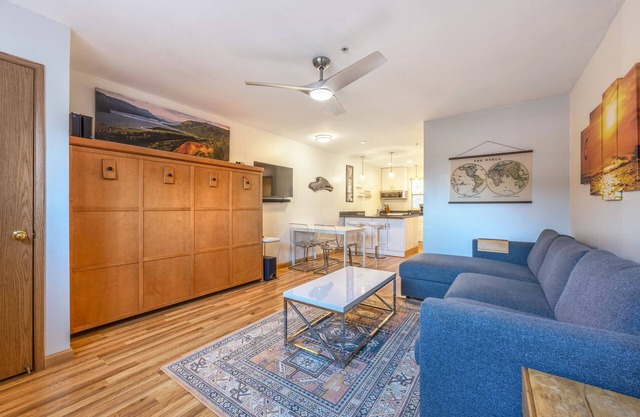 08 Lodge, Downtown, AC, Ground Floor, Hood River!