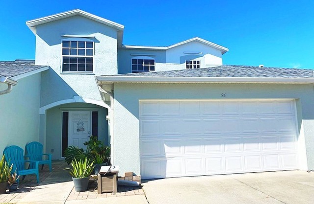 1/2 mile from the Atlantic Ocean - spacious townhouse