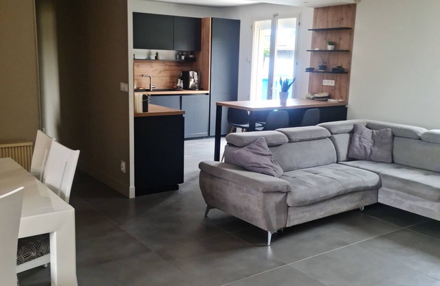 1, 2 or 3 bedrooms in house near Groupama Stadium Lyon Decines Meyzieu