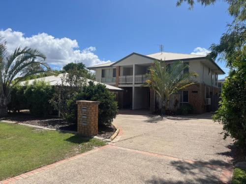 1-8 Indigo Avenue - Rainbow Beach Walk to beach