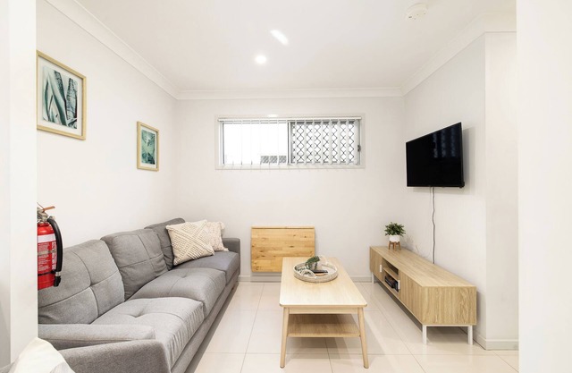 1 Bdr Apt! GST Credits! Kitchen! Parking! 331F1