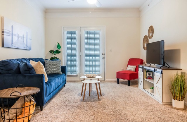 1 Bdrm/1 Bath Pool, Gym, Sand Volleyball Court, 10 Mins From Downtown