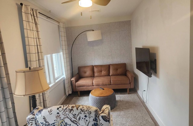 1 Bed/1 Bath 1 story stand alone apartment in residential area in Ellwood City